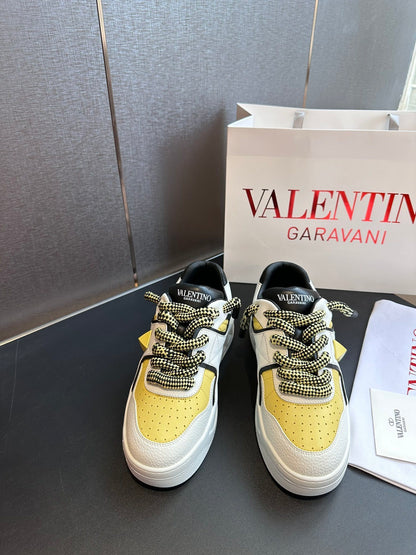 One Stud XL low-top sneakers in white/yellow nappa leather