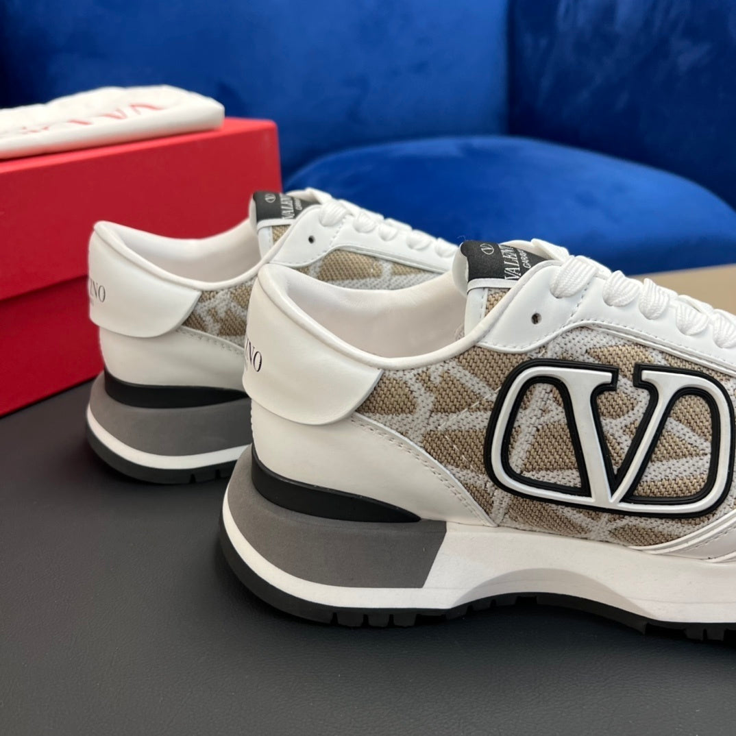 Lacerunner sneakers with Iconographe Toile suede trim