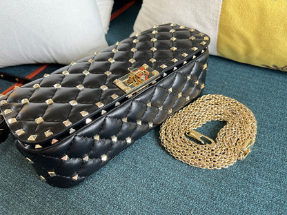 Borsa a tracolla decorata con borchie Rockstud nero