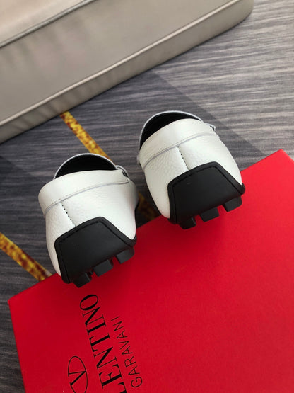VLogo Mocassini driver in pelle bianche con firma