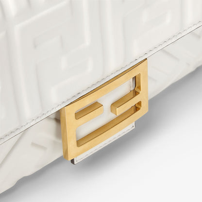 Baguette in pelle bianca