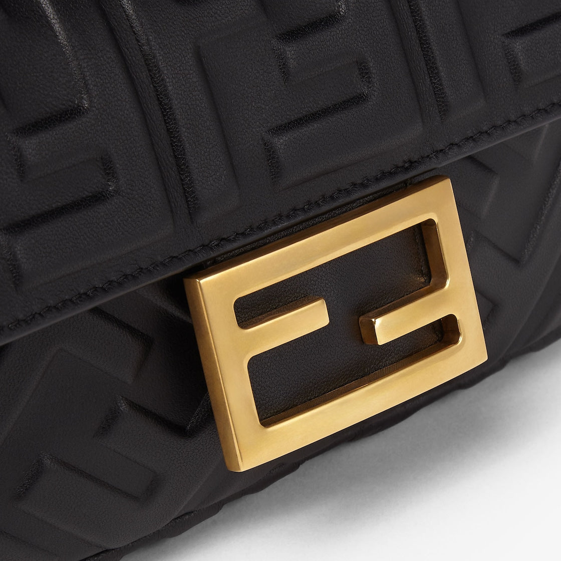 Baguette Mini in nappa nera con motivo FF