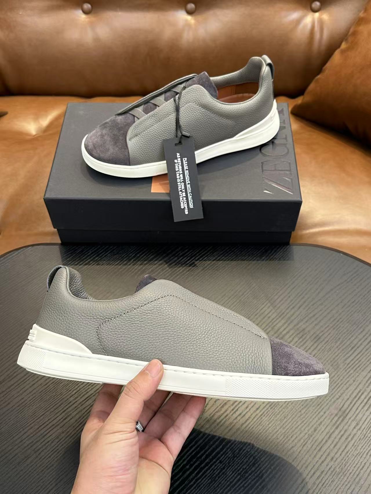 SECONDSKIN Sneakers in Dunkelgrau/Weiß mit dreifacher Naht