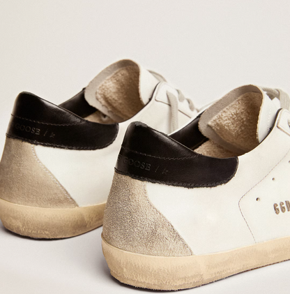 Talloncino nero e metal studs lettering