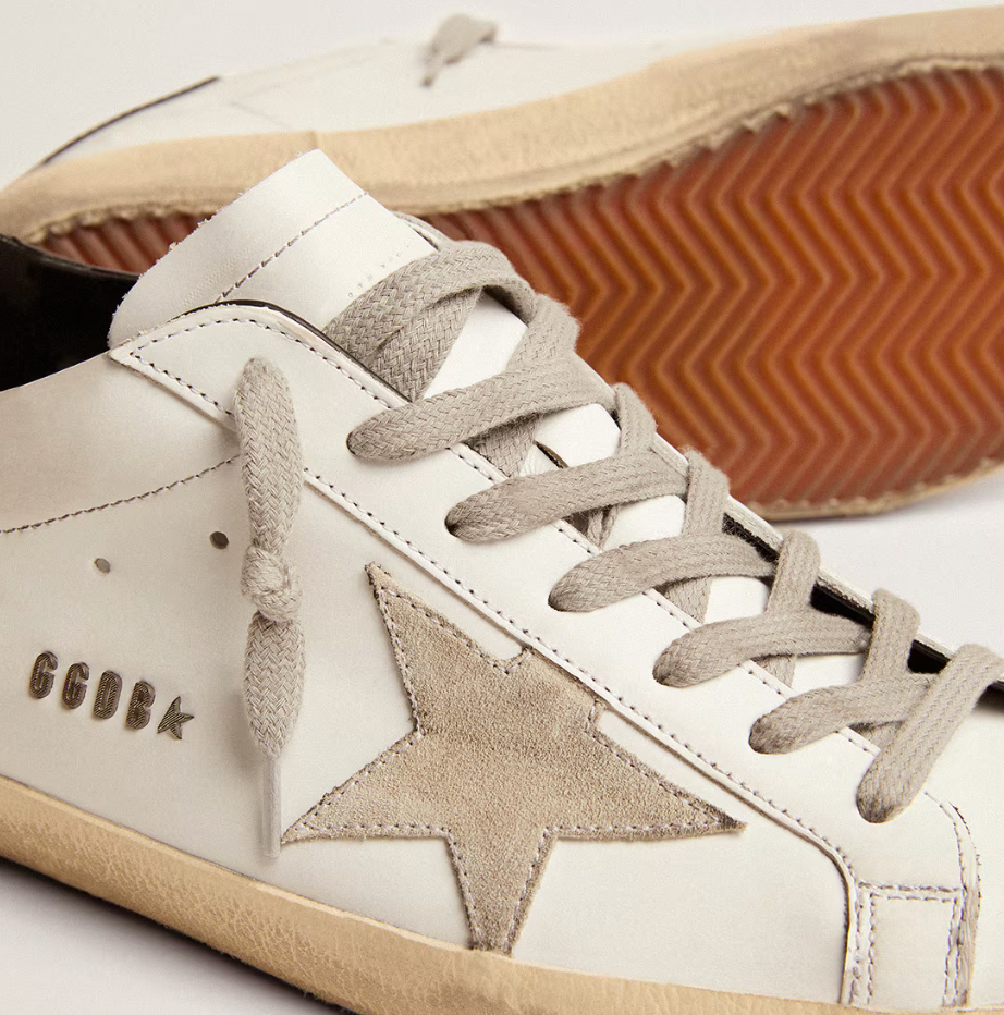 Talloncino nero e metal studs lettering