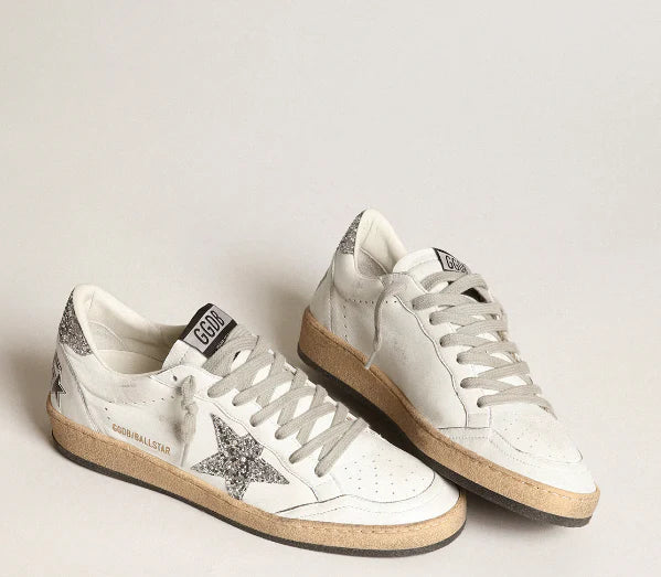 Nappa con stella bianca e talloncino glitter