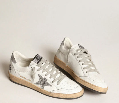 Nappa con stella bianca e talloncino glitter