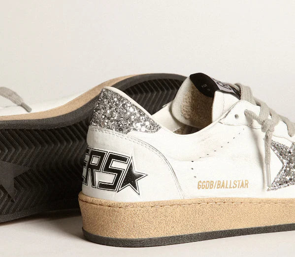 Nappa con stella bianca e talloncino glitter