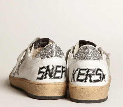 Nappa con stella bianca e talloncino glitter