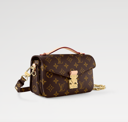 Pochette Métis East West Monogram